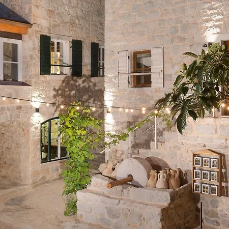 Adoral Jelsa (Hvar)