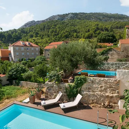 Adoral * Jelsa (Hvar)
